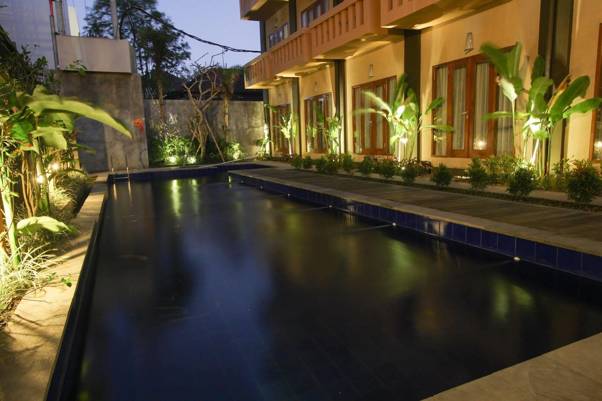 Bali Chaya Hotel Legian Exterior photo